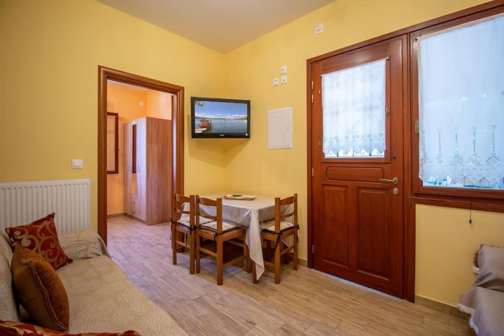 Helen'S Home Milina Bagian luar foto